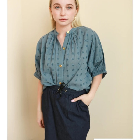 Never a Wallflower-Blue Cross Hatch Elastic Sleeve Top - Picture 1 of 7